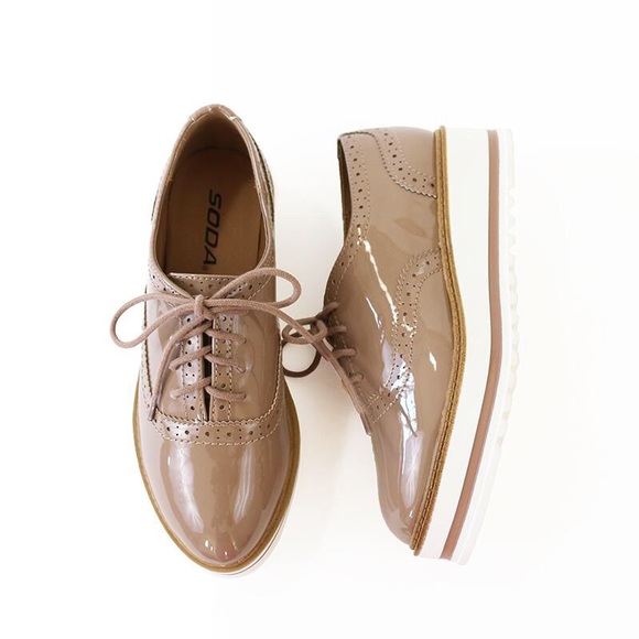 Soda Women's Tan Oxford Shoes - Picture 1 of 8